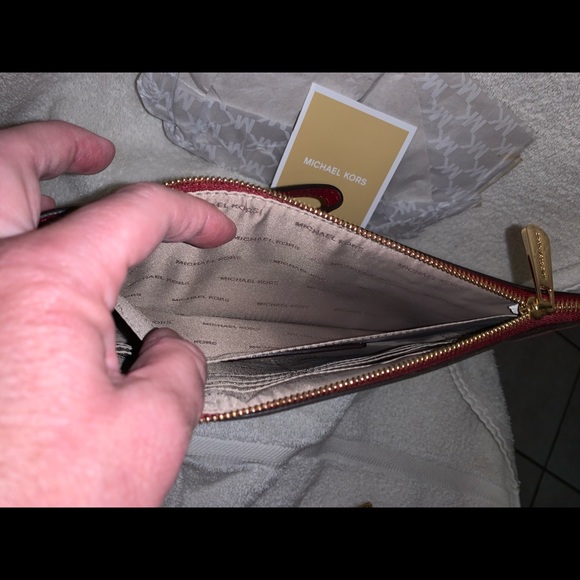 NEW Michael Kors wristlet wallet new no tags red stars travel - Picture 11 of 12
